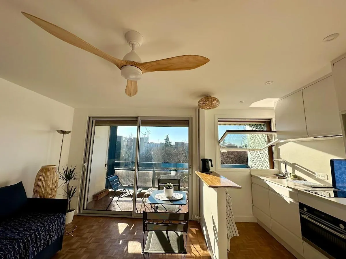Mobility Lease- Sunny Studio With Large Balcony, Park View At Paris 15 France