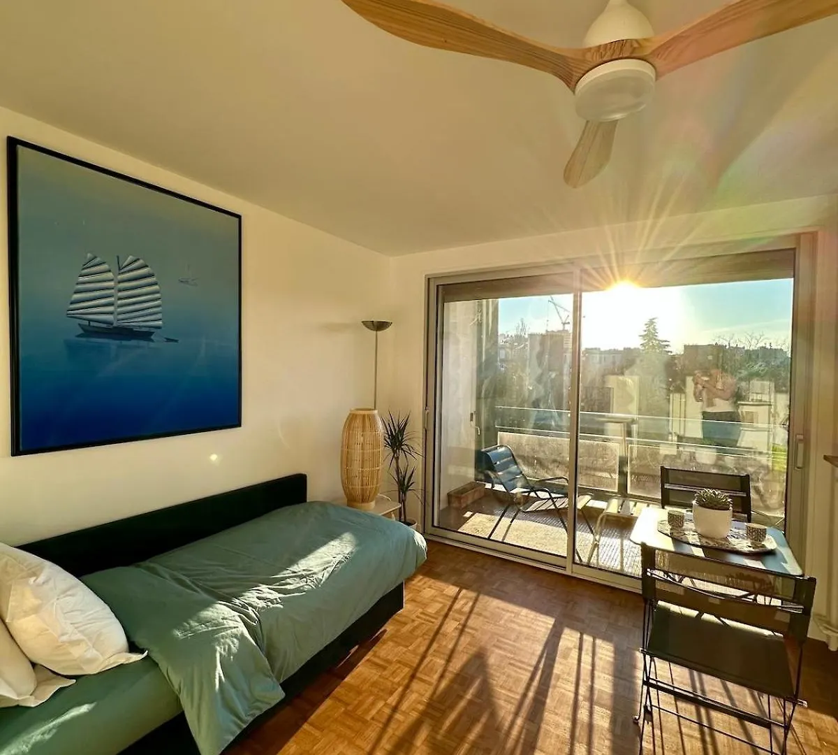 Apartment Mobility Lease- Sunny Studio With Large Balcony, Park View At Paris 15 France