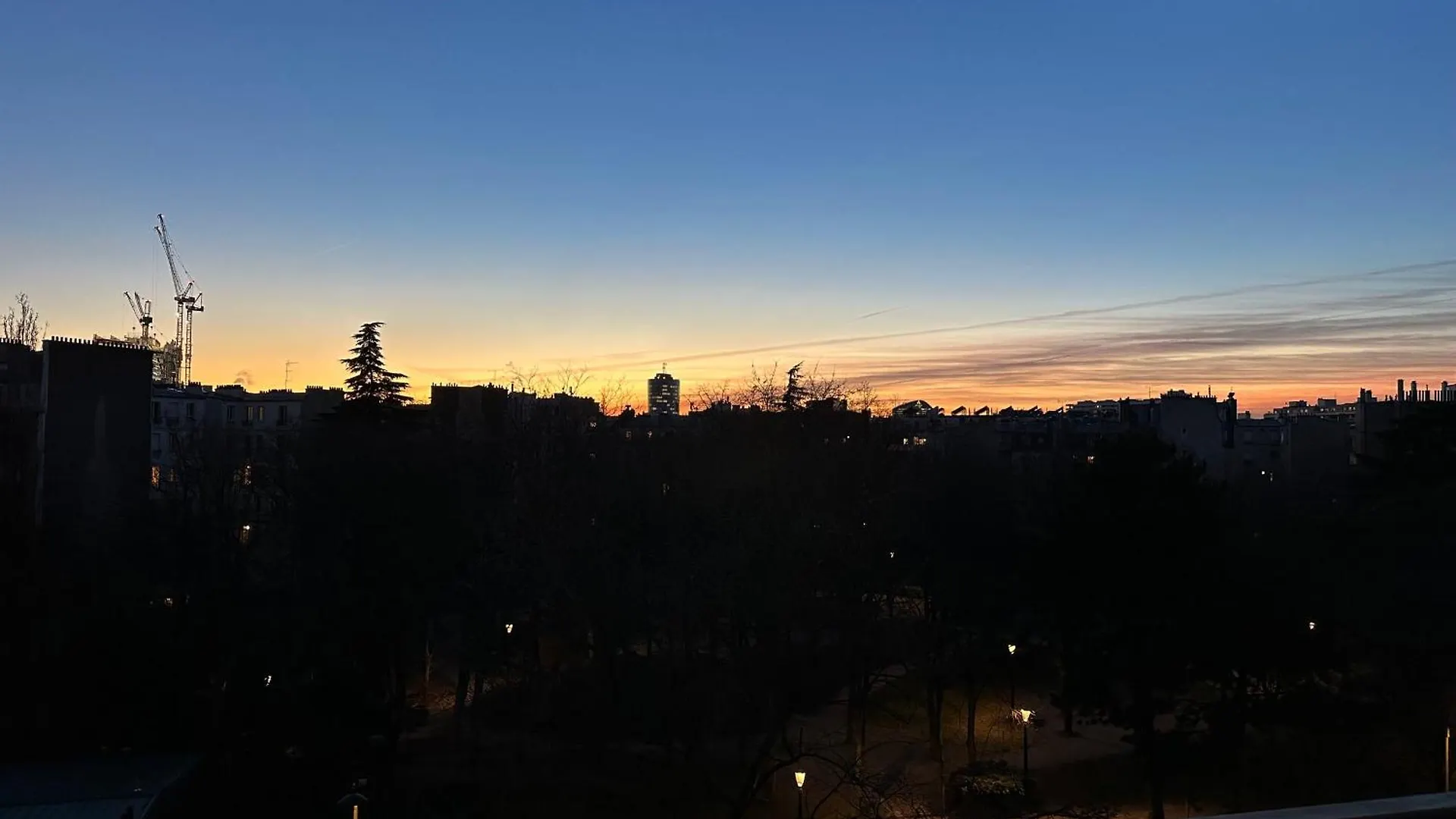 Mobility Lease- Sunny Studio With Large Balcony, Park View At Paris 15 Apartment